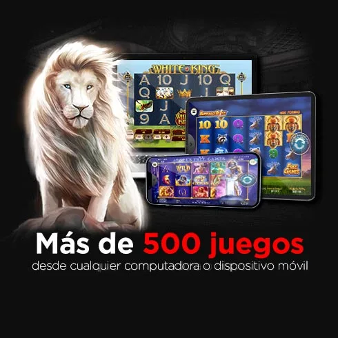 Anuncio del casino de Caliente con un león blanco junto a laptop, tableta y teléfono mostrando tragamonedas, bajo el texto «Más de 500 juegos».
